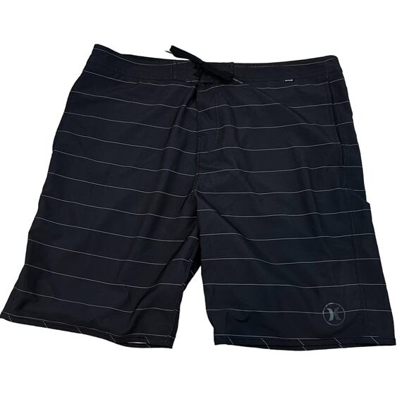 Hurley Black and Gray Striped Hybrid Shorts Size 40 - Picture 1 of 6